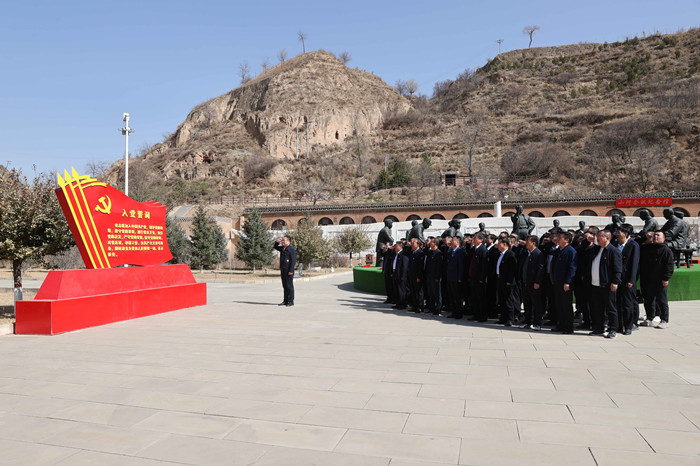 配图二：陕北矿业进建贯彻党的二十大心灵专题钻研班红色教育.jpg