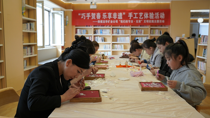 “巧手贺春 乐享非遗”手工艺履历主题活动_副本.jpg